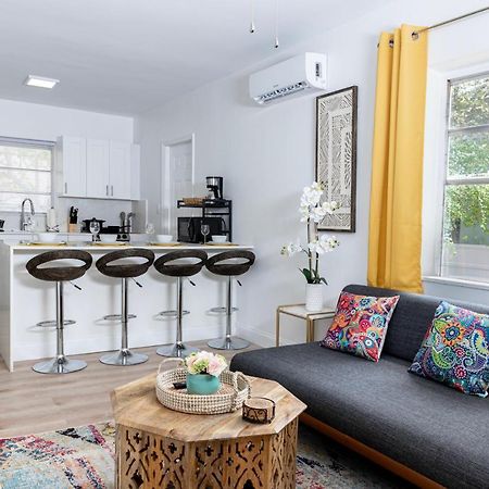 Beautiful Casita With King Bed And Private Patio Close To Calle 8, Mia Airport, Coral Gables Miami Luaran gambar