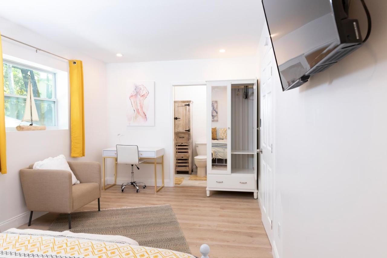 Beautiful Casita With King Bed And Private Patio Close To Calle 8, Mia Airport, Coral Gables Miami Luaran gambar