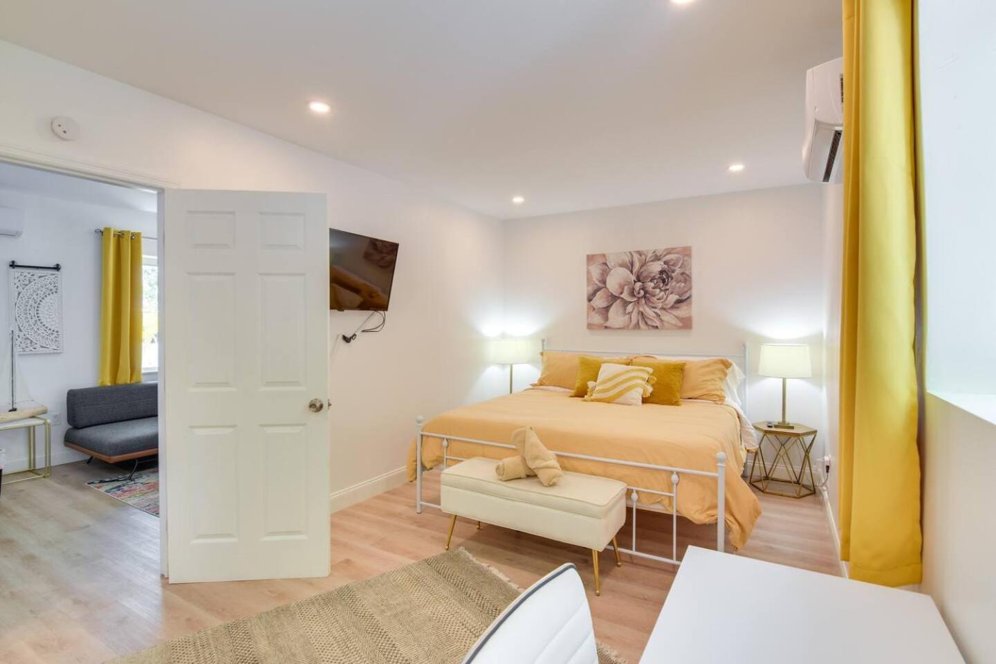 Beautiful Casita With King Bed And Private Patio Close To Calle 8, Mia Airport, Coral Gables Miami Luaran gambar